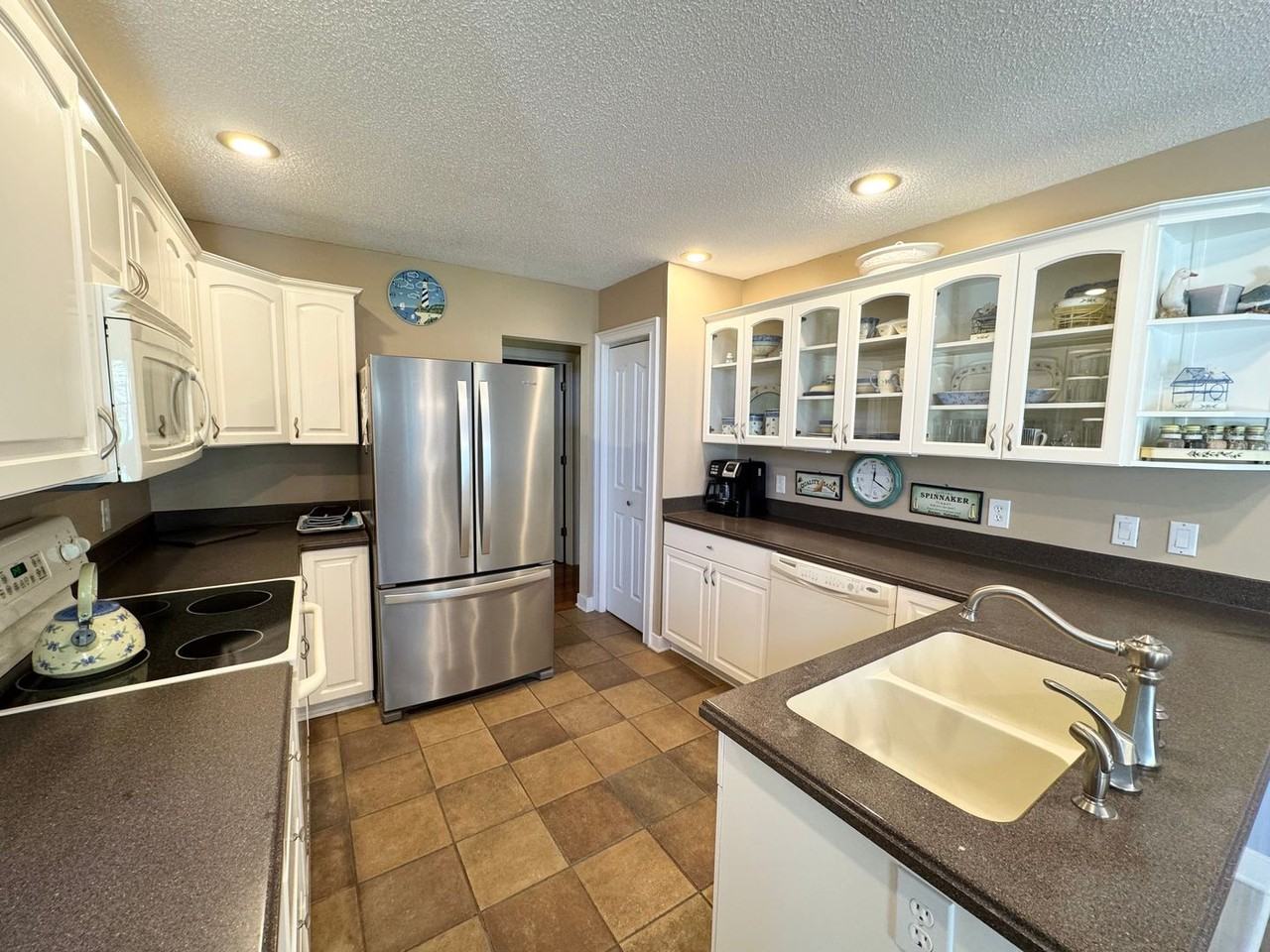 714 Bear Lake Dr - Photo 4 of 15