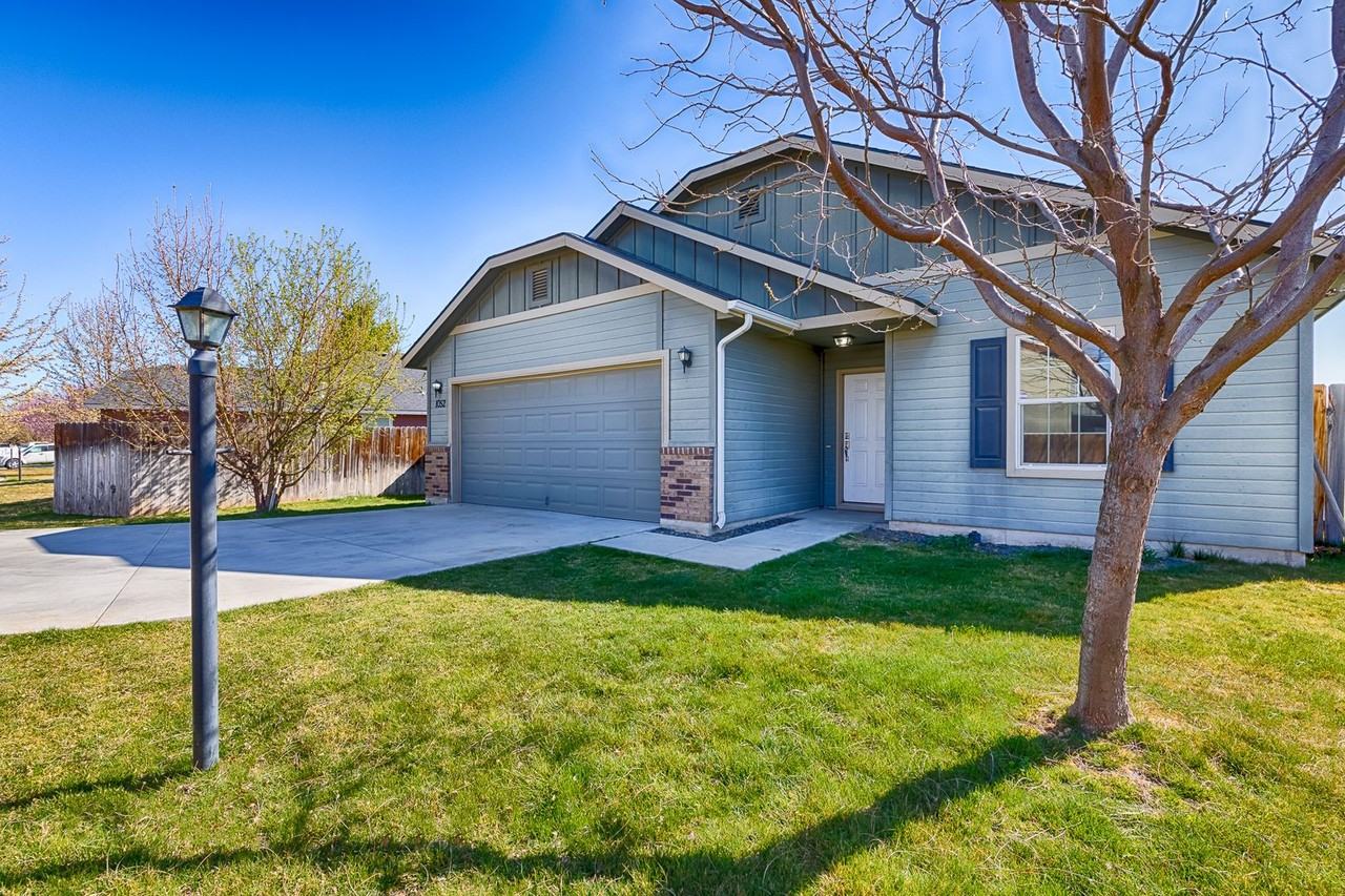 1052 N Starbright Ln - Photo 4 of 28