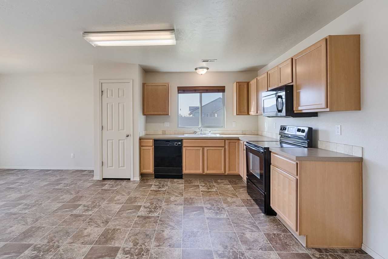 1052 N Starbright Ln - Photo 7 of 28
