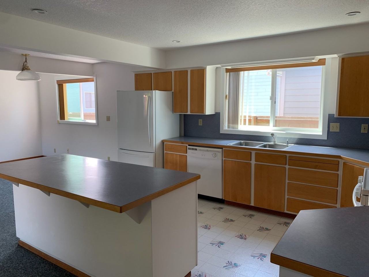 1285 Avenue A - Photo 6 of 29
