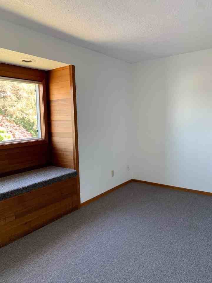 1285 Avenue A - Photo 4 of 29