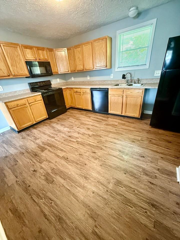 3303 Leslie Ct - Photo 7 of 24