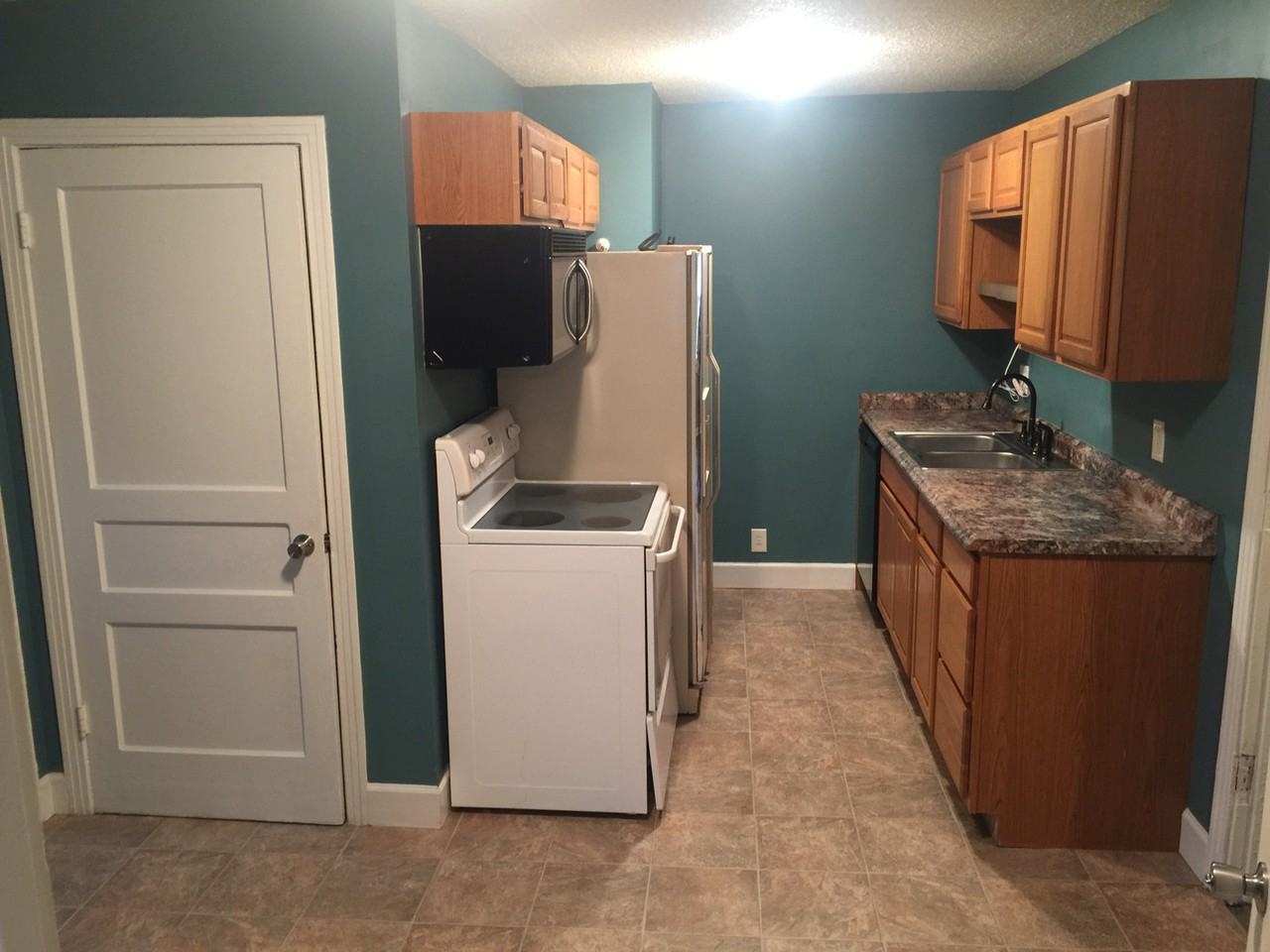 902 Gibson Dr - Photo 3 of 14