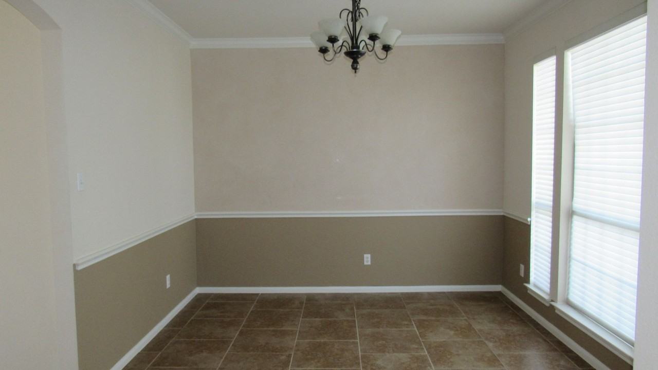 2033 Creole Dr - Photo 3 of 13