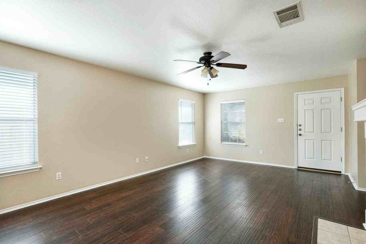 124 Hunter Rex Way - Photo 2 of 13