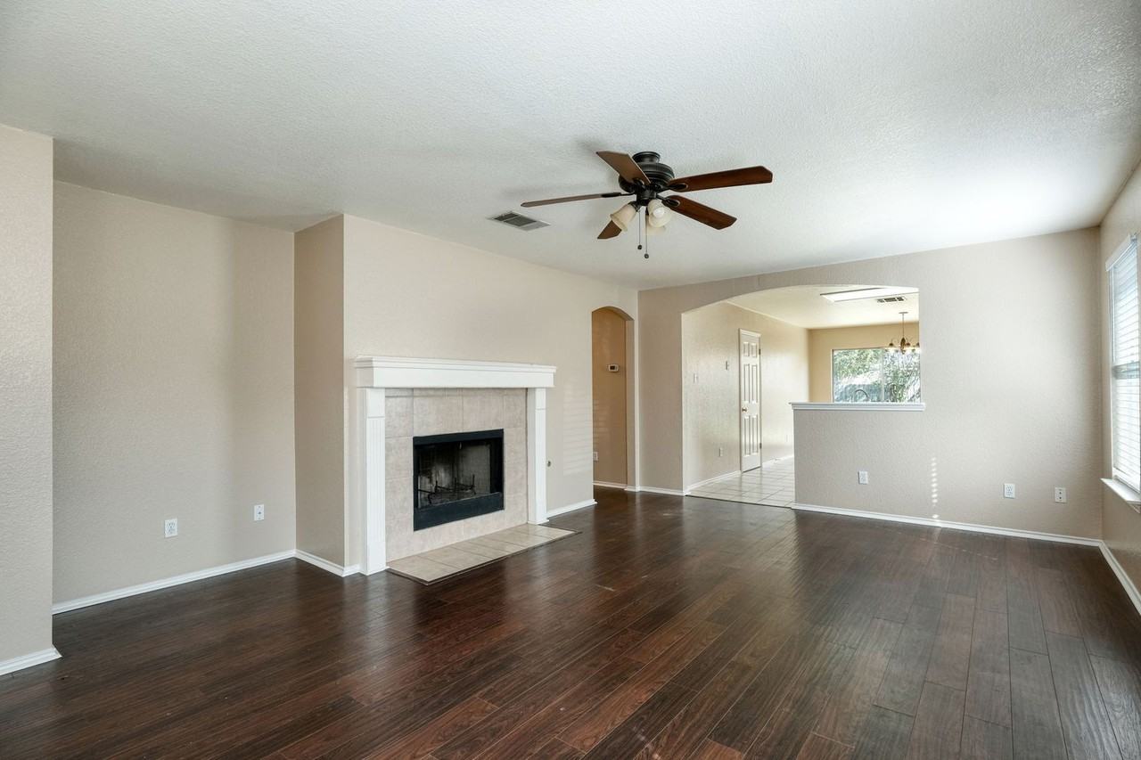 124 Hunter Rex Way - Photo 3 of 13