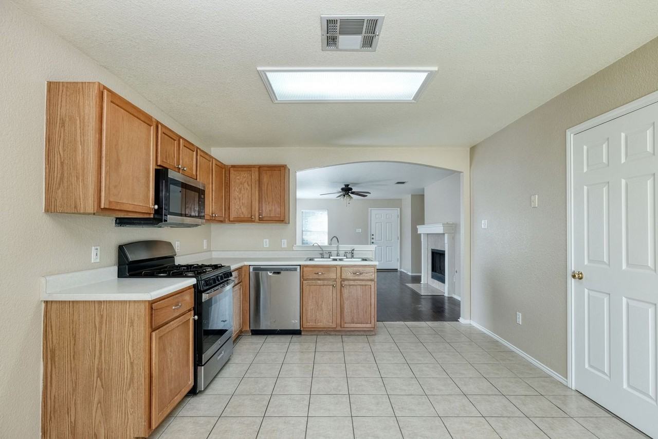124 Hunter Rex Way - Photo 5 of 13