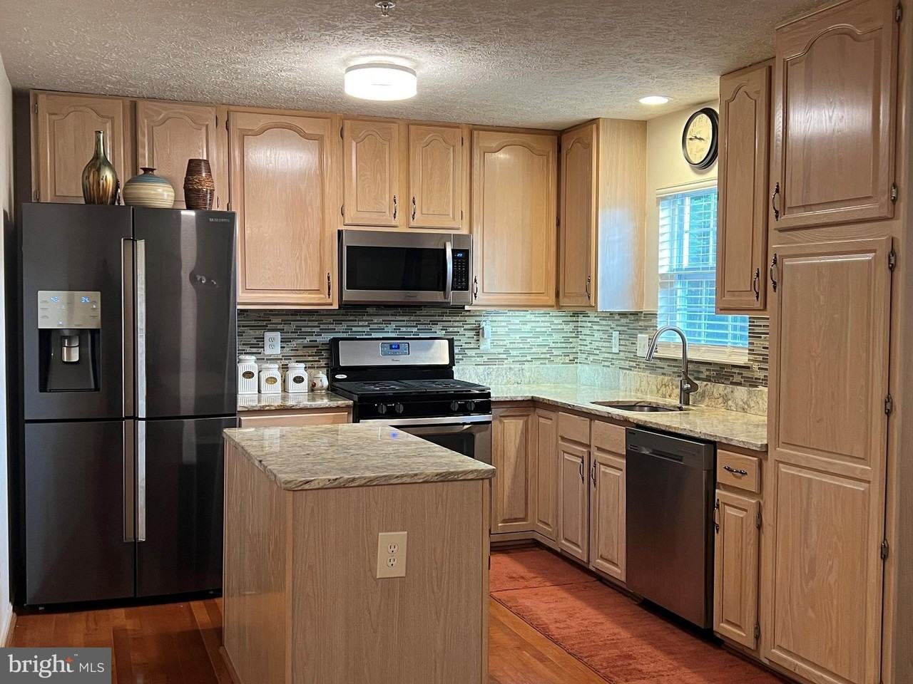 11927 Hunters Run Dr - Photo 3 of 12