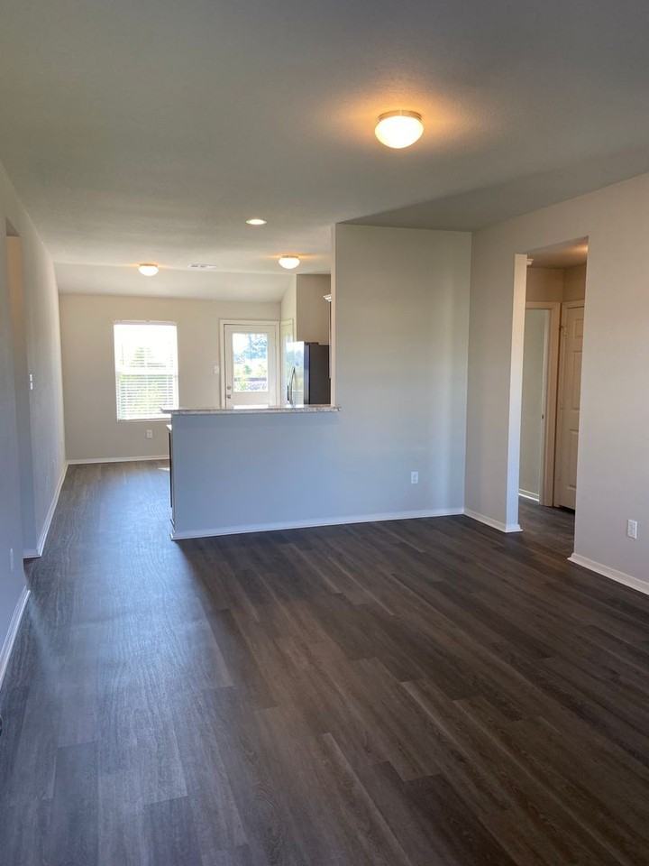 108 Ellis Dr - Photo 5 of 20