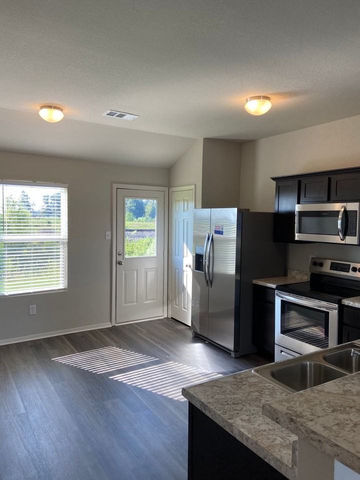 108 Ellis Dr - Photo 6 of 20