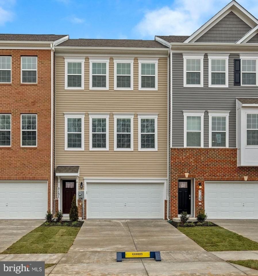 5131 Constitution St - Photo 2 of 28
