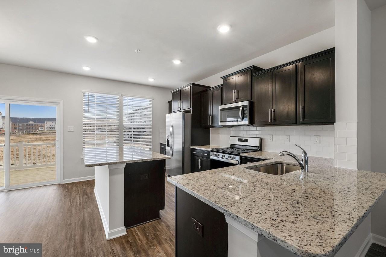 5131 Constitution St - Photo 4 of 28