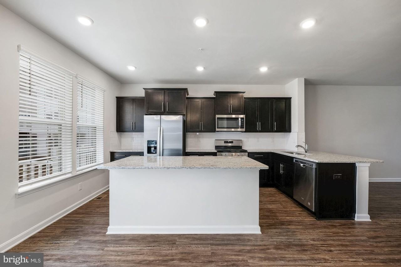 5131 Constitution St - Photo 5 of 28