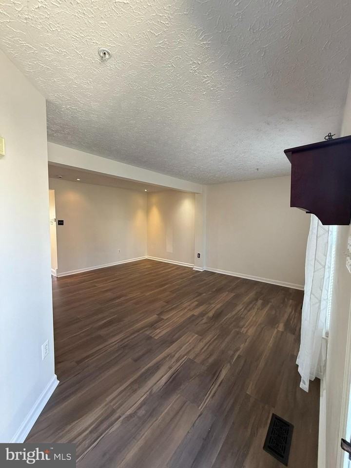 1064 Jeanett Way - Photo 2 of 43