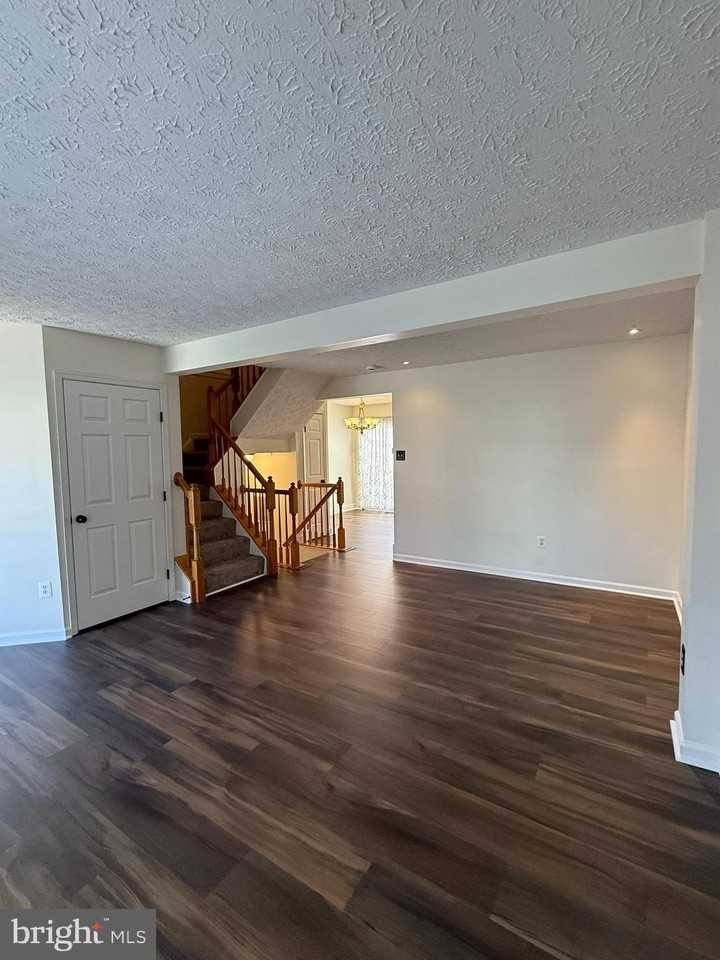 1064 Jeanett Way - Photo 3 of 43