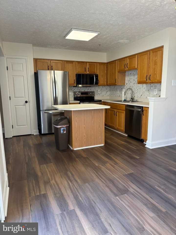 1064 Jeanett Way - Photo 6 of 43