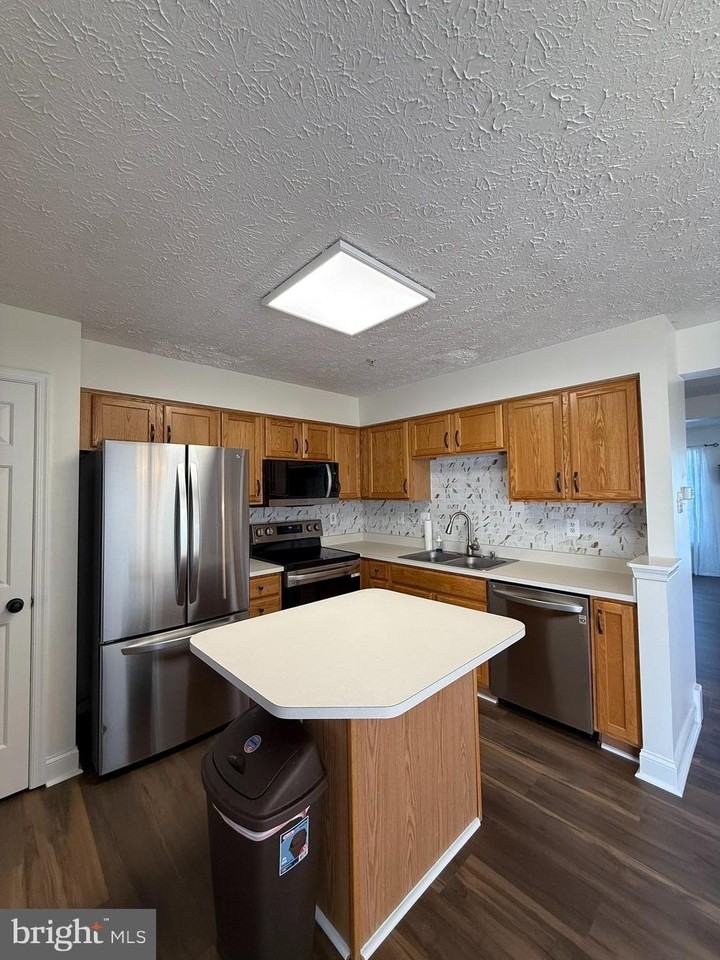 1064 Jeanett Way - Photo 7 of 43