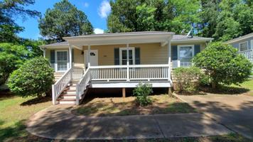 featured image of 305 N Hardee St