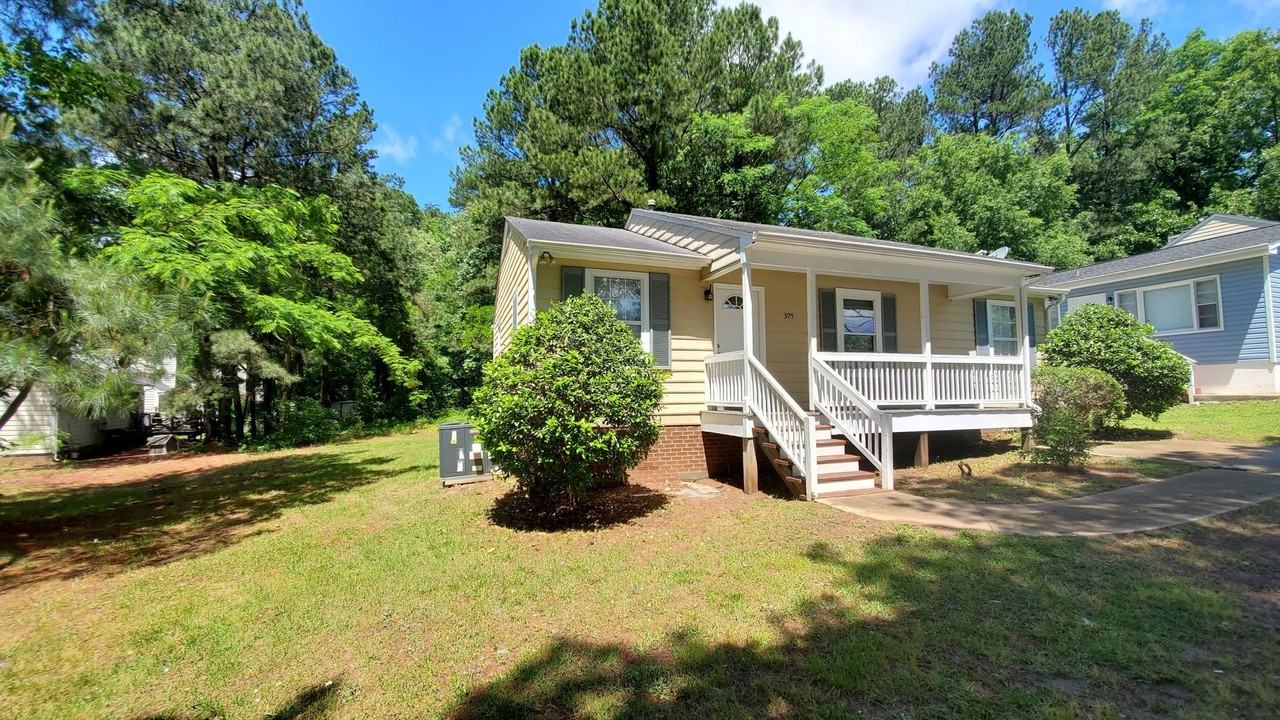 305 N Hardee St - Photo 3 of 21