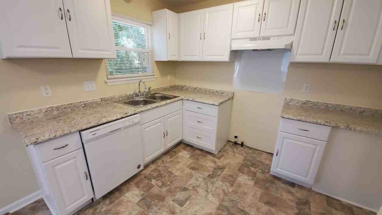 305 N Hardee St - Photo 6 of 21