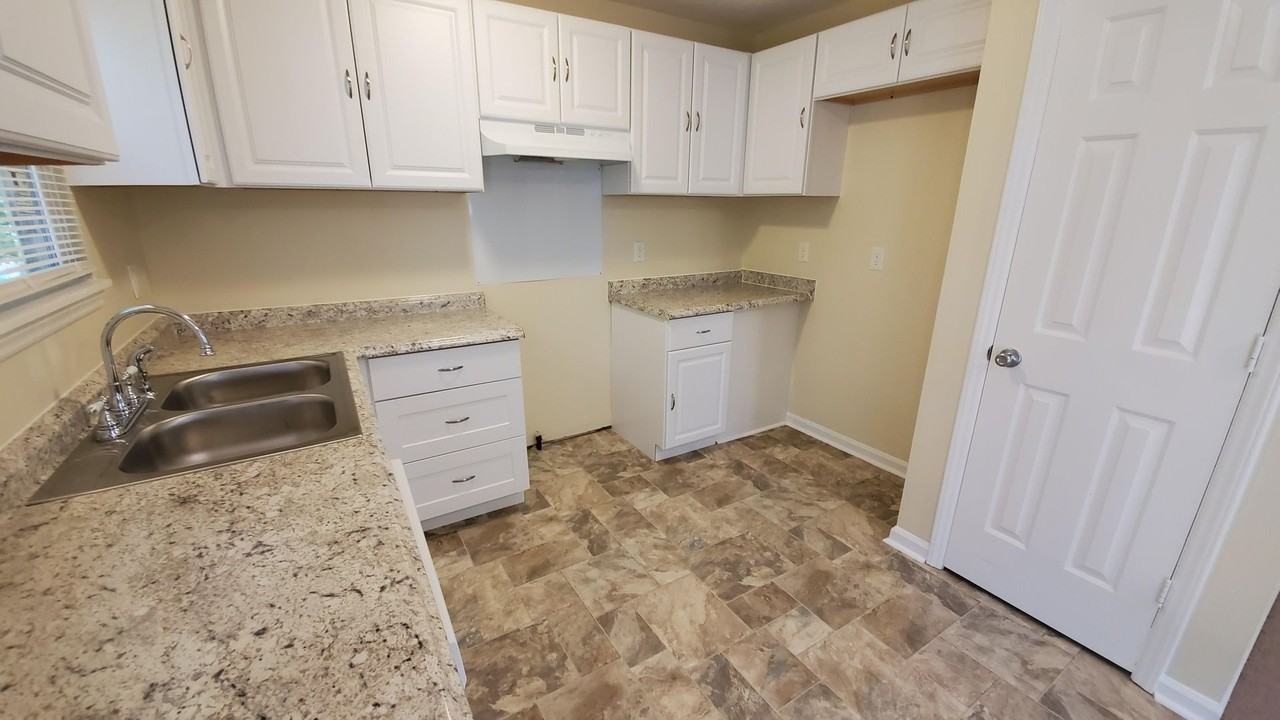 305 N Hardee St - Photo 7 of 21
