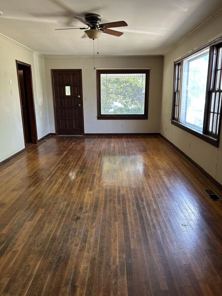 403 E Jefferson St - Photo 2 of 11
