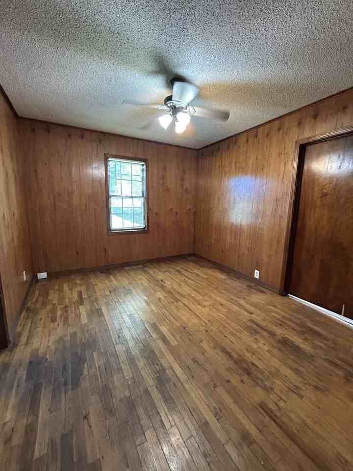 403 E Jefferson St - Photo 5 of 11