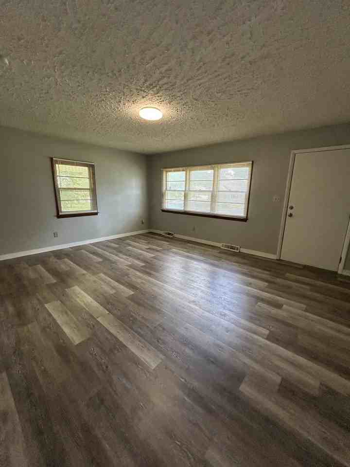 1007 E Monroe St - Photo 2 of 10