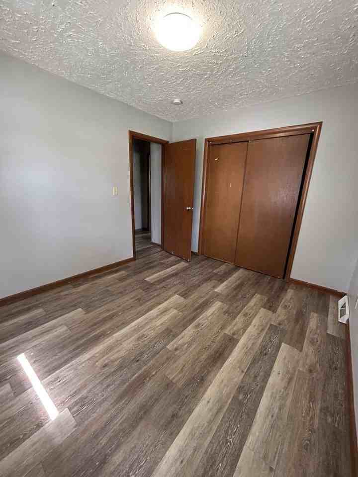 1007 E Monroe St - Photo 4 of 10