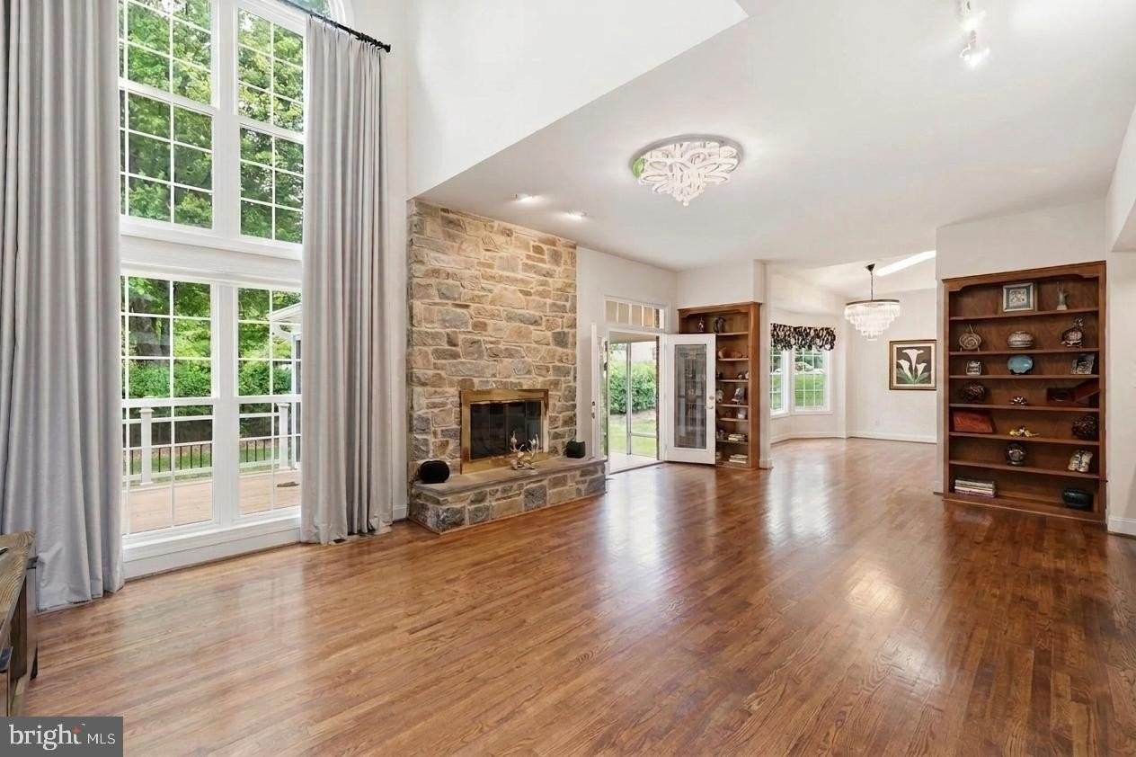13010 Boswell Ct - Photo 4 of 21