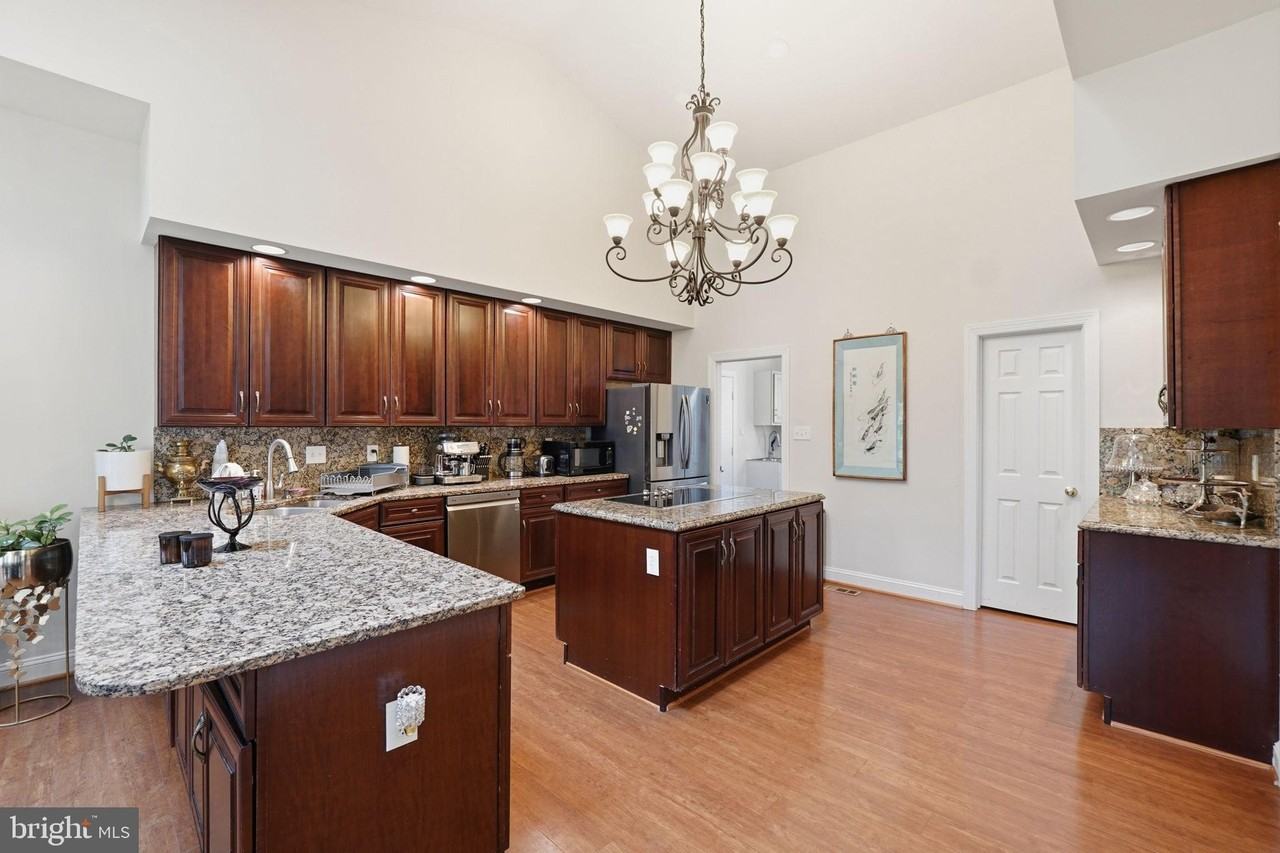 13010 Boswell Ct - Photo 7 of 21