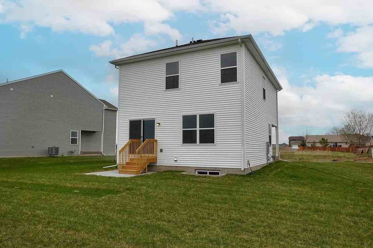 1112 Cove St Se - Photo 2 of 10