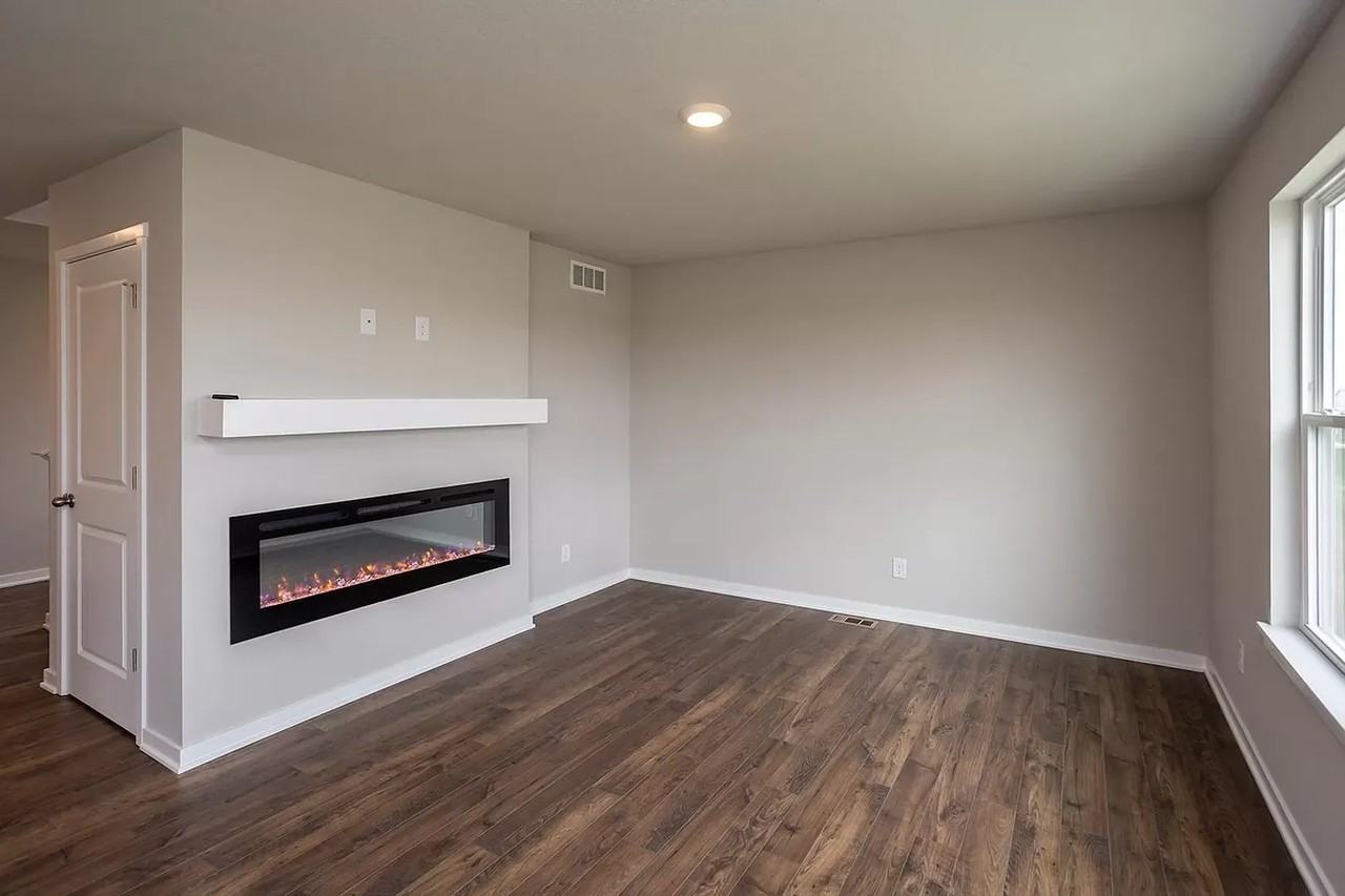 1112 Cove St Se - Photo 5 of 10
