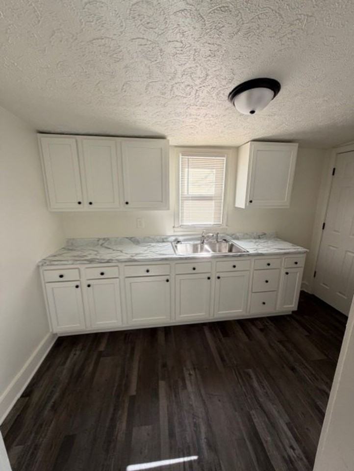 1351 Parrish Ave - Photo 6 of 17