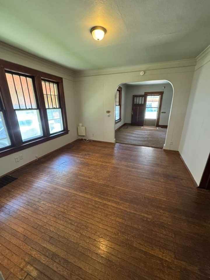 4205 Hoagland Ave - Photo 3 of 10