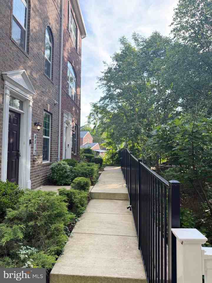 4812 Crest View Dr - Photo 3 of 27