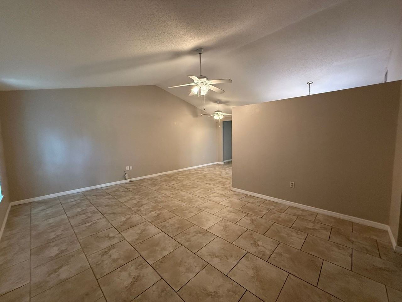 7733 Atherton Ave - Photo 3 of 30