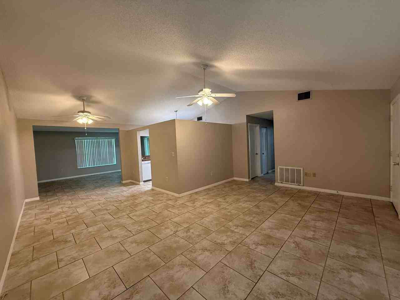 7733 Atherton Ave - Photo 4 of 30