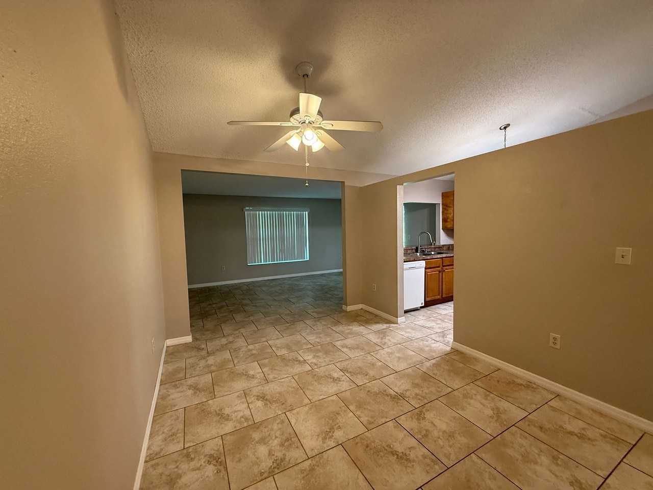 7733 Atherton Ave - Photo 5 of 30