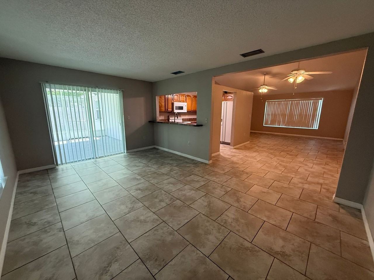 7733 Atherton Ave - Photo 7 of 30