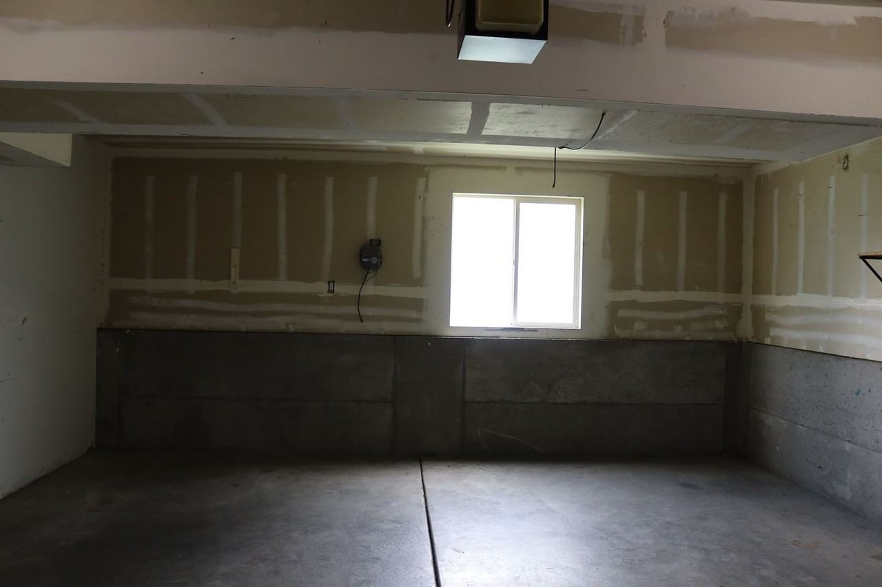 975 E 170 N - Photo 2 of 27