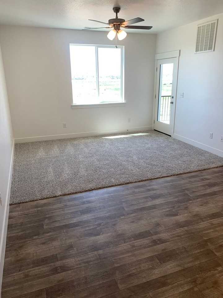 3325 W 1830 N - Photo 4 of 35