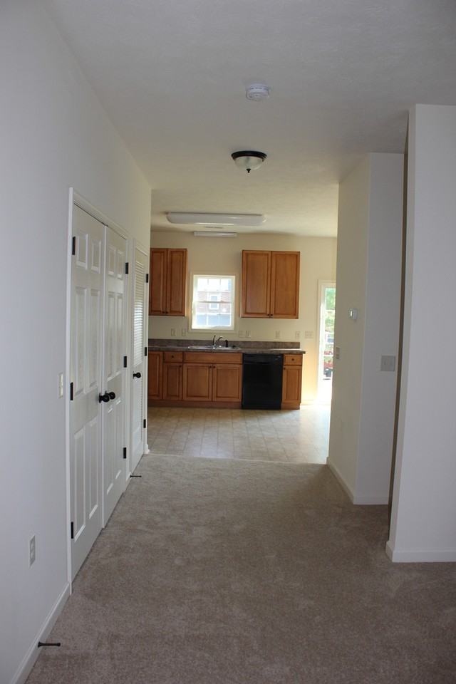 1033 Wellington Dr - Photo 2 of 16
