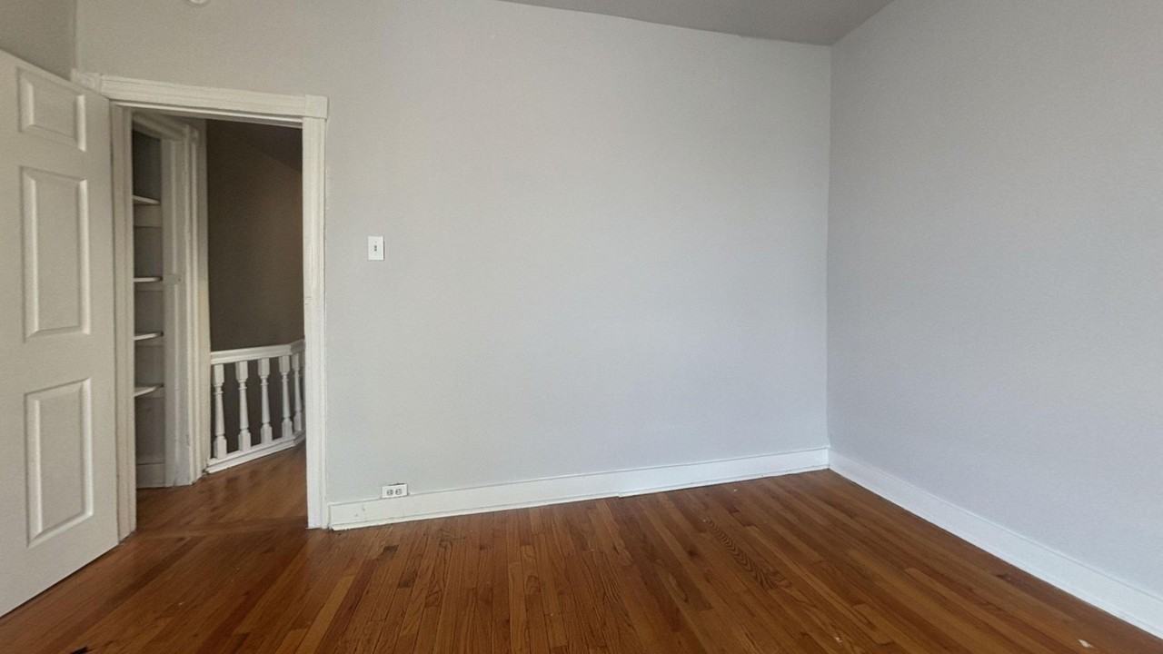 5637 Lansdowne Ave - Photo 4 of 17