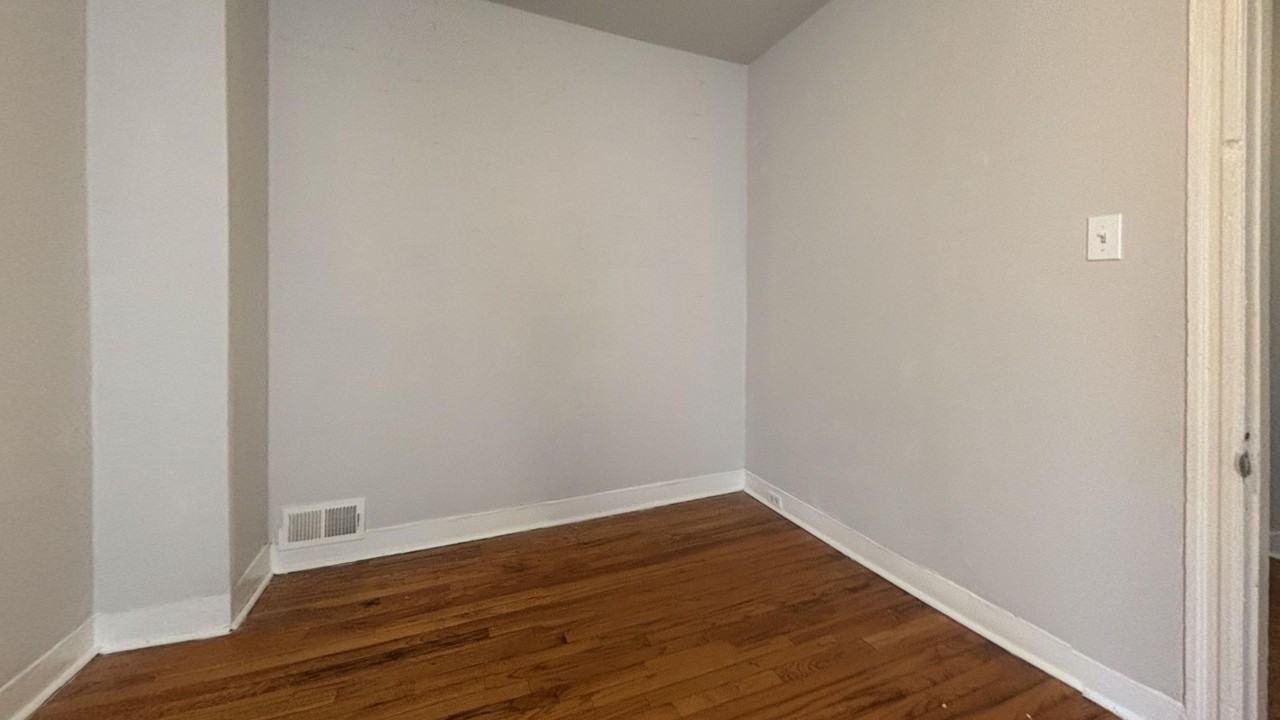5637 Lansdowne Ave - Photo 5 of 17