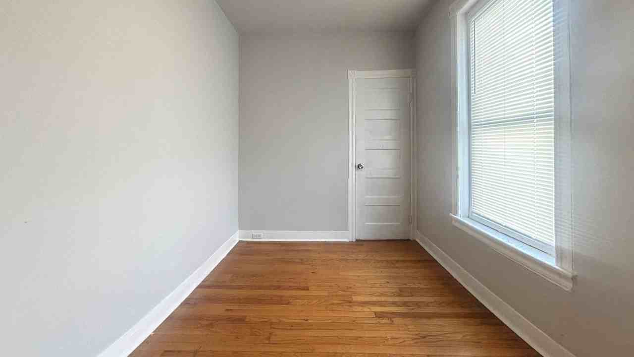 5637 Lansdowne Ave - Photo 6 of 17
