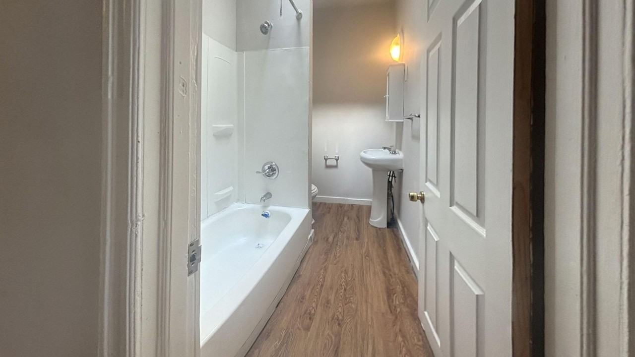 5637 Lansdowne Ave - Photo 7 of 17