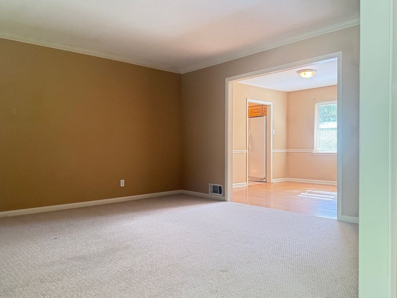 323 Auburn Dr - Photo 2 of 43