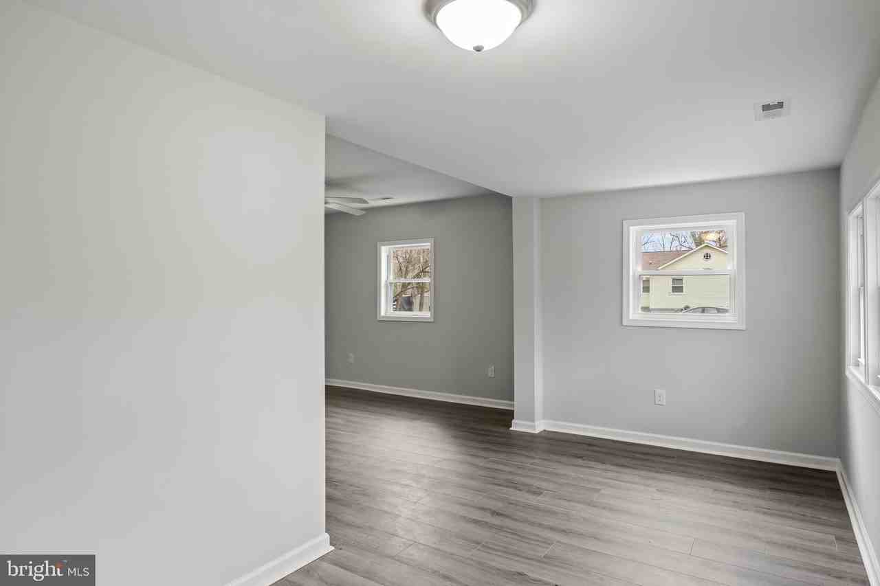 467 W Atlantic Ave - Photo 2 of 20