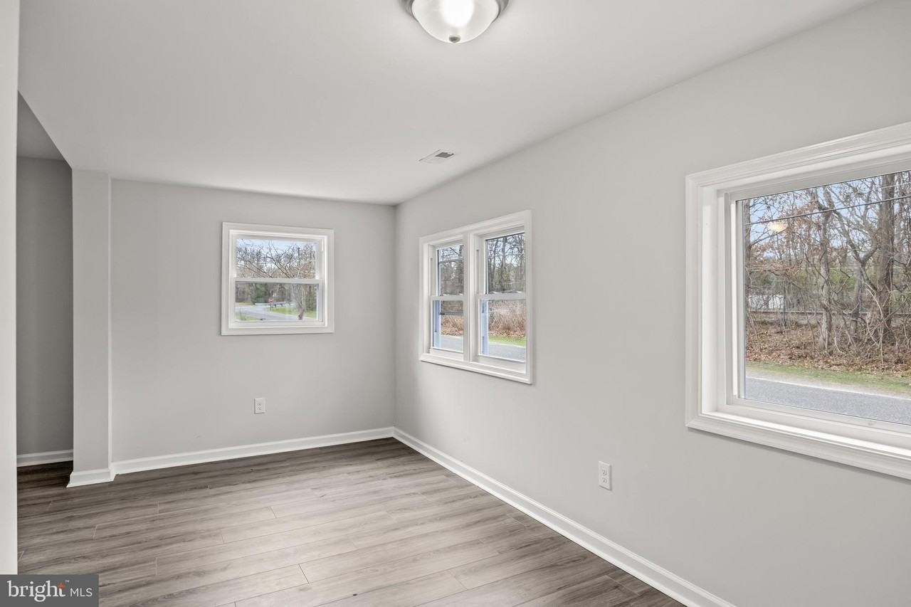 467 W Atlantic Ave - Photo 3 of 20